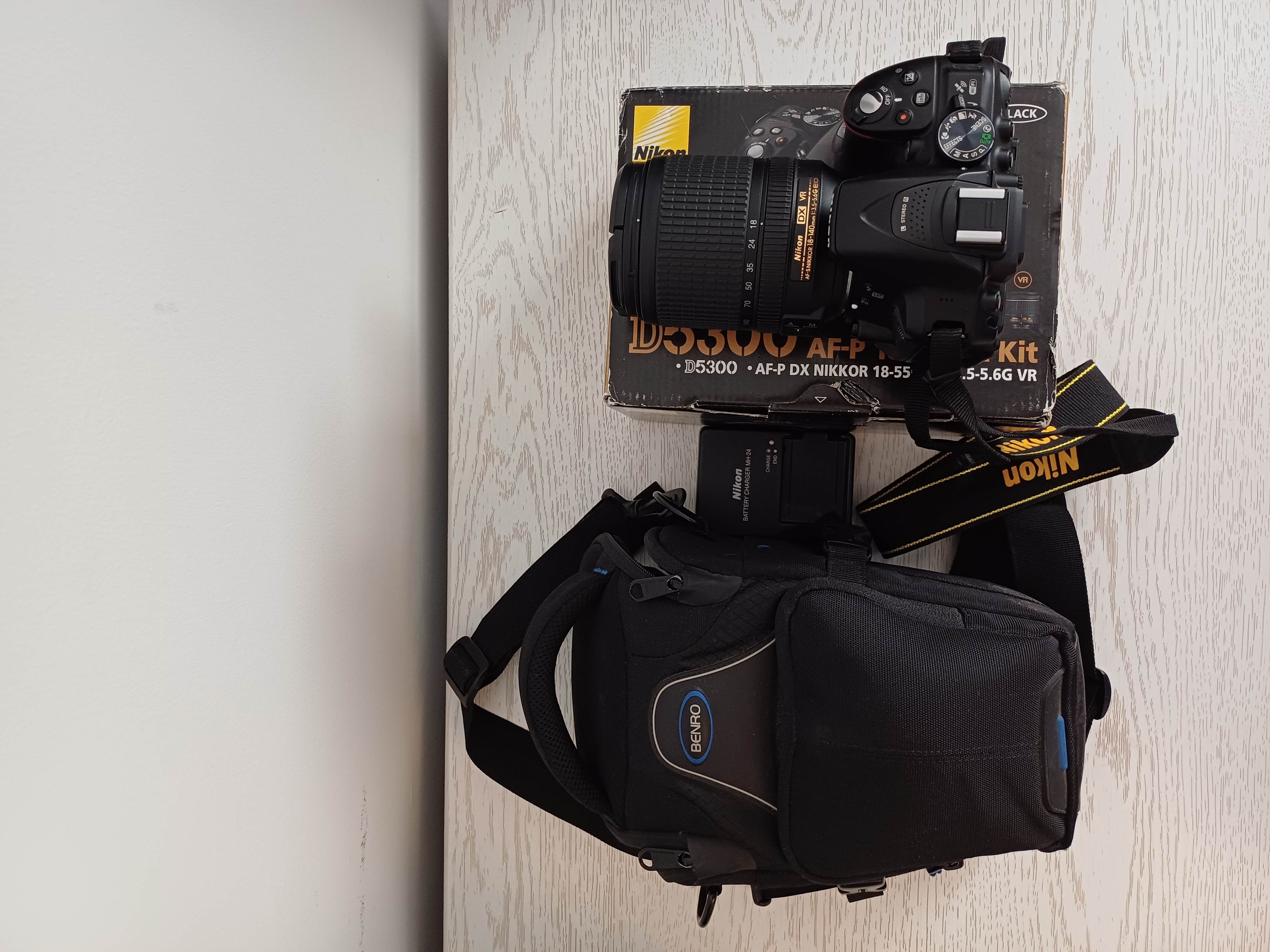 دوربین Nikon D5300 با دو لنز 18‑55 و 18‑140 VR، کیف و لوازم کامل – دستدوم بسیار تمیز