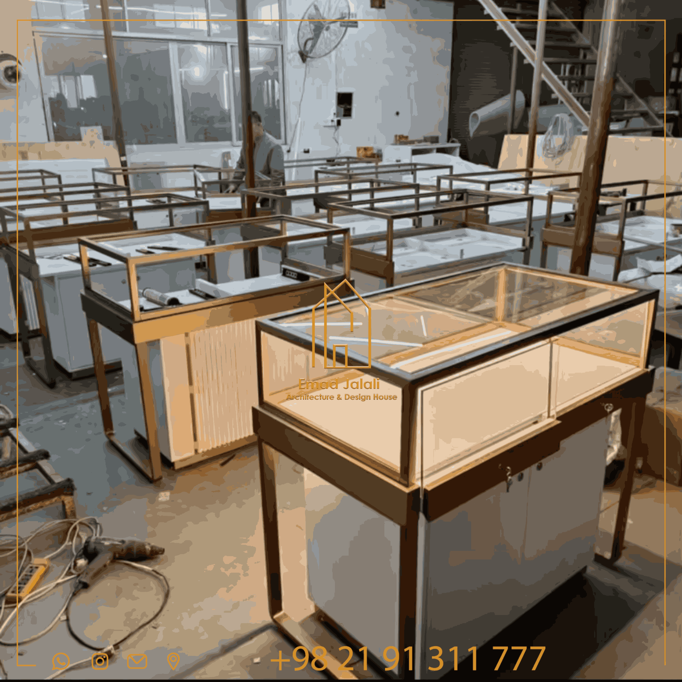 ویترین شیشه ای جواهرات