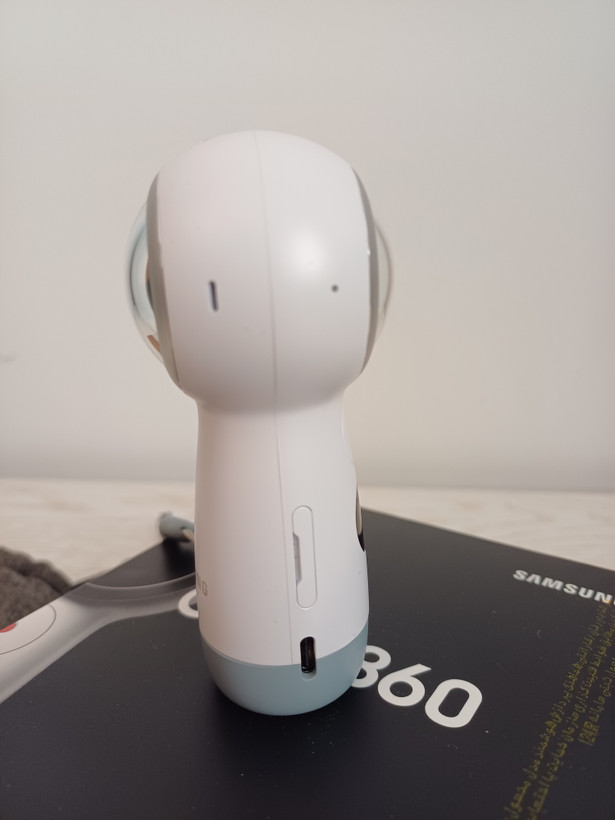 دوربین ۳۶۰ درجه سامسونگ Gear 360 مدل SM‑R210 – دستدوم در حد نو