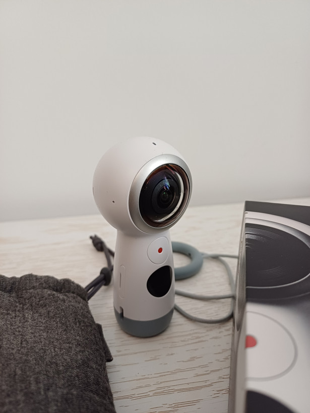 دوربین ۳۶۰ درجه سامسونگ Gear 360 مدل SM‑R210 – دستدوم در حد نو