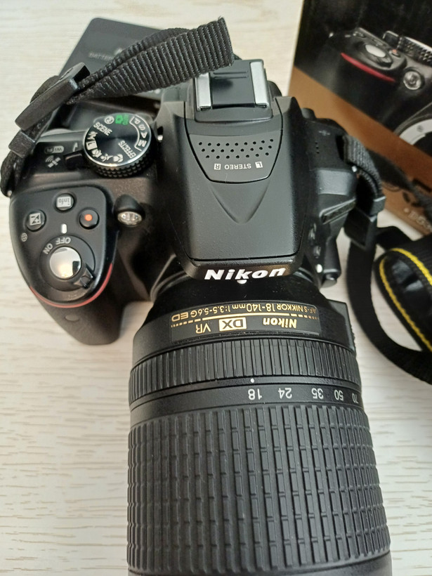 دوربین Nikon D5300 با دو لنز 18‑55 و 18‑140 VR، کیف و لوازم کامل – دستدوم بسیار تمیز
