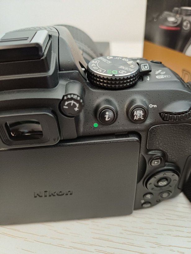 دوربین Nikon D5300 با دو لنز 18‑55 و 18‑140 VR، کیف و لوازم کامل – دستدوم بسیار تمیز