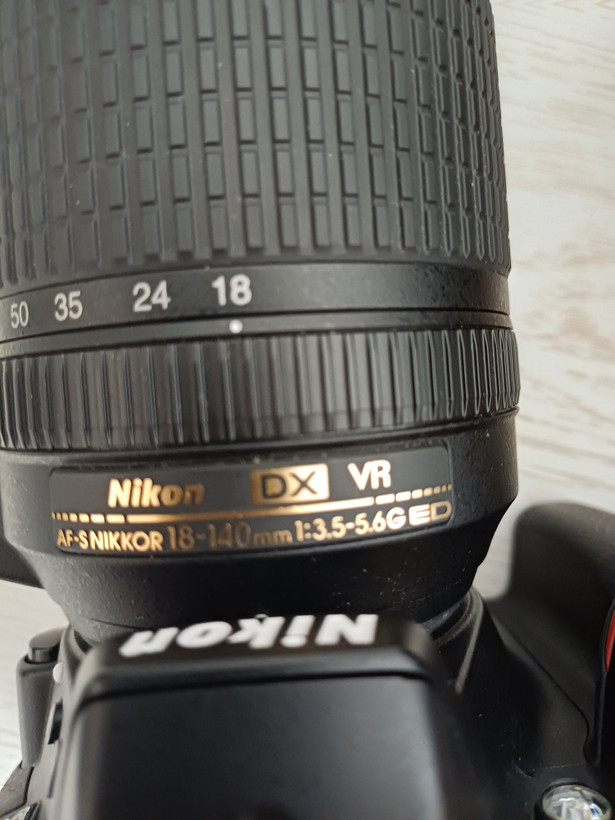 دوربین Nikon D5300 با دو لنز 18‑55 و 18‑140 VR، کیف و لوازم کامل – دستدوم بسیار تمیز