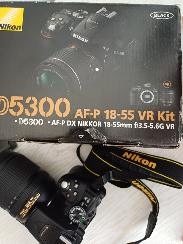 دوربین Nikon D5300 با دو لنز 18‑55 و 18‑140 VR، کیف و لوازم کامل – دستدوم بسیار تمیز